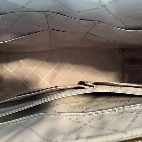 VGU condition Micheal Kors bag - Picture 6 of 6